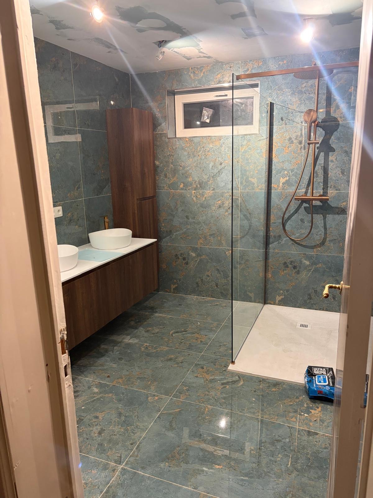 Badkamer met douche